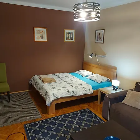 Apartmán By The Park Free Parking